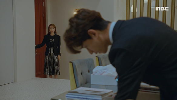 "뭘 찾고 있었나 봐요"…아름(유인나)의 덫에 걸려든 데릭(임주환) 클립 이미지