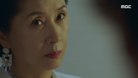 "뭐가 두려운데?" 대립하는 헤라신(김혜옥)과 데릭(임주환) 클립 이미지