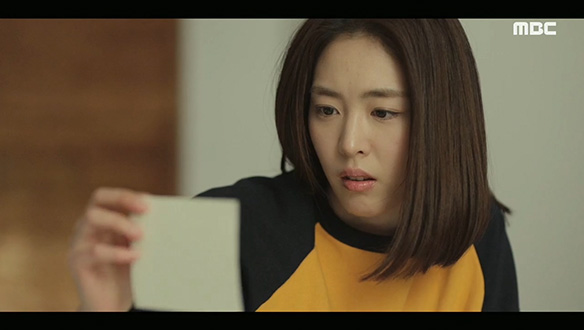 "식사 꼭 하고 가요"…준영(이연희), 눈 떠보니 태평(옥택연)의 침대 위?! 클립 이미지