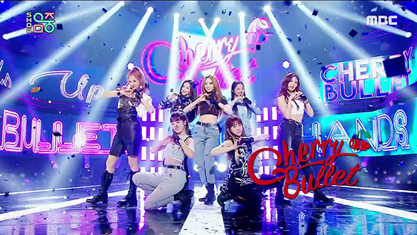 체리블렛 - 무릎을 탁 치고 (Cherry Bullet - Hands Up) 클립 이미지