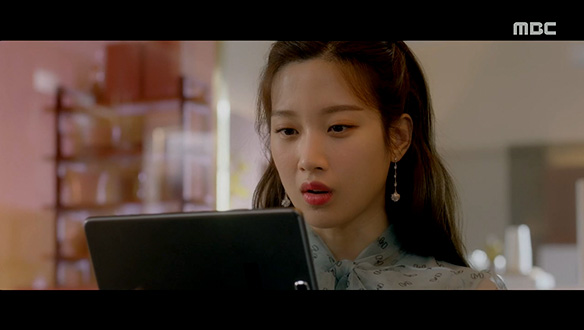 "와...되게 멋있네"…정훈(김동욱)의 팩트폭격 영상에 반한 하진(김동욱)