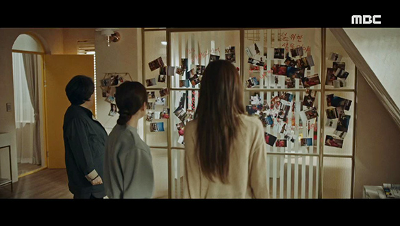 "세상에... 이게 다 뭐야?"…하진(문가영)방에 남겨진 스토커의 메시지 클립 이미지