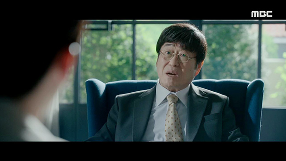 "정훈이 좀 괜찮냐?"…정훈(김동욱)의 근황을 묻는 유교수(김창완) 클립 이미지