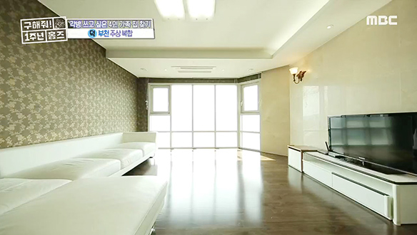 <경기 부천 상동 호수가 눈앞에~ 럭셔리 하우스> 통창 너머 마음 정화 시켜줄 호수뷰♥ 클립 이미지