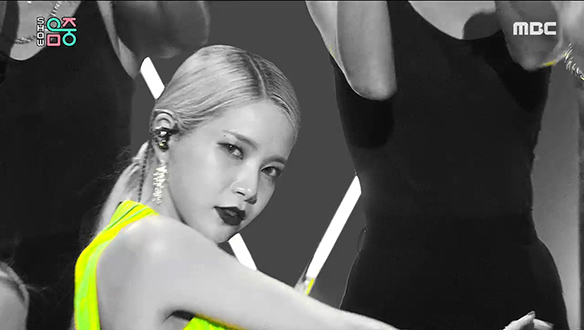 솔라 - 뱉어 (SOLAR - Spit it out) 클립 이미지