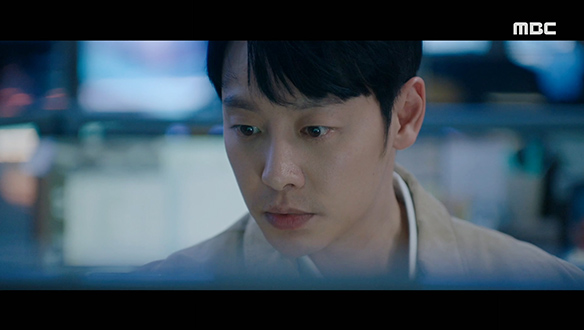 "하진씨?"…스토커(주석태)로부터 걸려온 전화에 다급해지는 정훈(김동욱) 클립 이미지