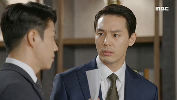 "압수수색 영장입니다"…누명을 쓰고 검찰 조사를 받게 된 한회장(남경읍) 클립 이미지