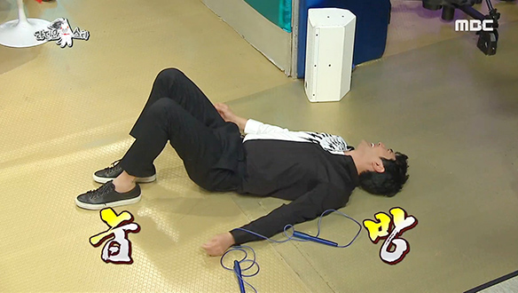 세월 앞에 장사 없다더니... 개인기 선보이다 누워버린 조한선 클립 이미지