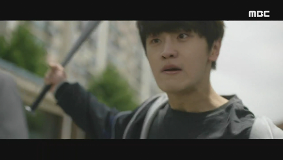 "수진이가 죽었는데"…명원(이기혁)의 차에 난동 피우는 태화(김도완) 클립 이미지