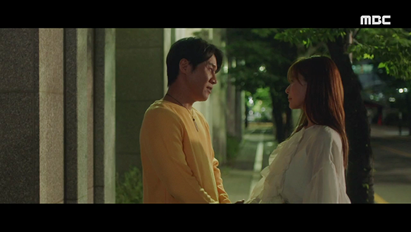 "재밌게 살아, 웃으면서" …아영(예지원)에게 작별인사를 건내는 현우(박호산) [30회] 클립 이미지