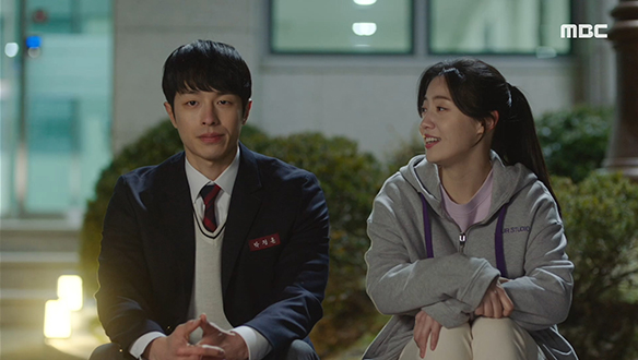 "책임진다. 걱정 마라"…끼니 거르며 공부하는 정훈(권혁)을 챙기는 영신(정우연) 클립 이미지