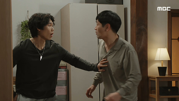 "됐어 삼촌"…오복(조한준)은 용구(한정호)가 선물을 사 오려 하자 과거를 떠올리며 극구 만류하는데... 클립 이미지