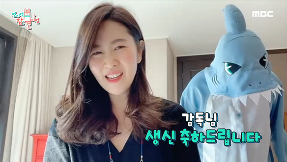 임순례 감독님 환갑을 축하해 주는 귀여운 반려동물(?)과 배우들 클립 이미지