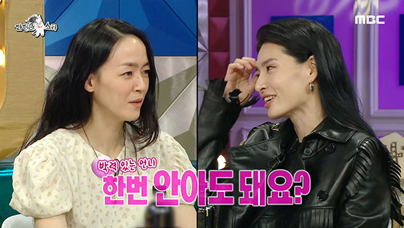 가수와 팬에서 서로의 최애로 만난 김윤아♥모니카 클립 이미지