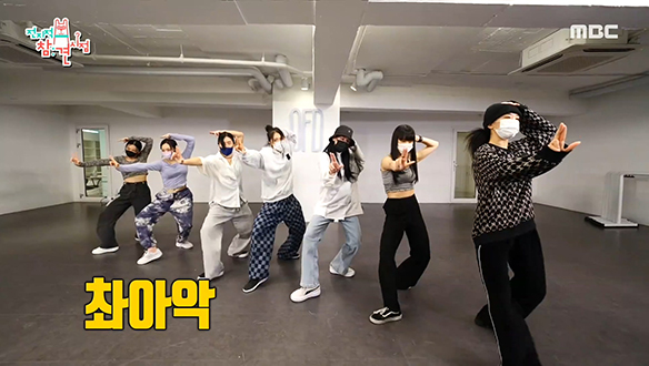 프라우드먼이 단체 배틀용으로 재해석한 Gee♬ 연습 무대! 클립 이미지