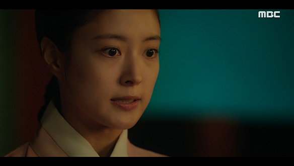 "저를 믿고 따라주십시오"…덕임(이세영)은 이산(이준호)의 명대로 궁녀들을 궁에서 내보내려 하는데... 클립 이미지