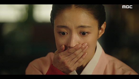 "부디 동궁을 용서해 주시옵소서. 전하"…영조(이덕화)를 성나게 한 덕임(이세영)의 소원 클립 이미지