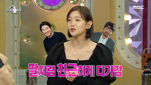 충무로 케미 요정 배우 박소담의 촬영장 아버지(?)들 클립 이미지