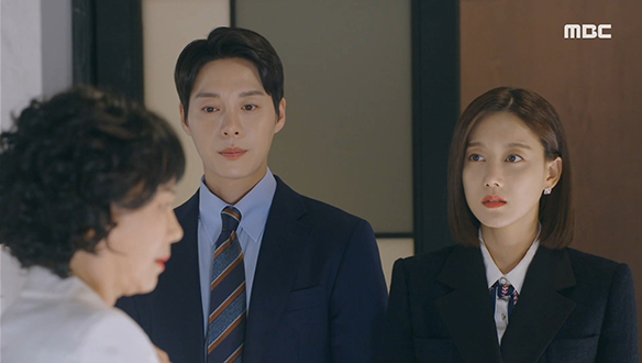 "인사들 드려. 샤론 부모님들이셔"…상견례를 위해 윤 회장(정성모) 집에 모인 양가 가족들 클립 이미지