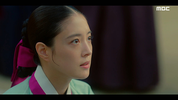 "주상 전하께서 소인의 증인이옵니다"…중전 김씨(장희진)에게 결백을 주장하는 덕임(이세영) 클립 이미지