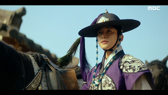 영조(이덕화)를 대신해 능행길에 오른 이산(이준호) 클립 이미지