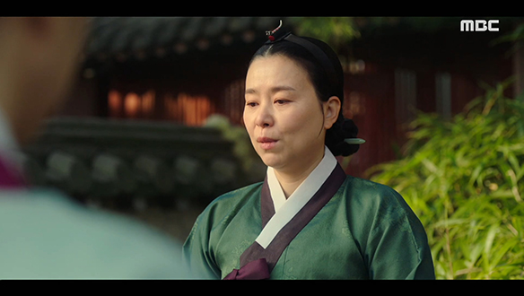 "얘도 참..."…자신보다 아래인 월혜(지은)한테 쩔쩔매는 서 상궁(장혜진) 클립 이미지