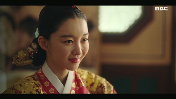 "너도 오늘 고생 많았다"…덕임(이세영)의 노고를 치하하는 중전 김씨(장희진)  클립 이미지