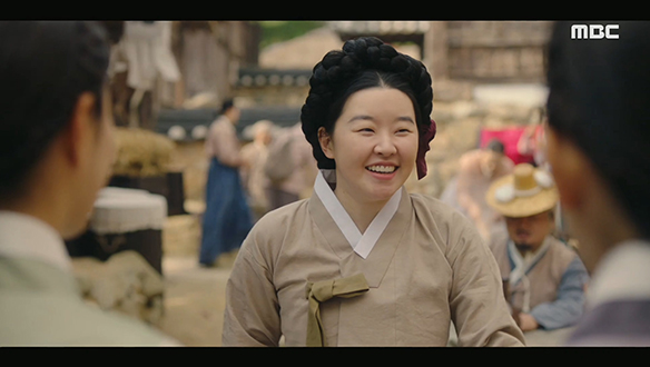 "너희들 왔구나, 잘 지냈어?"…출궁한 복연(이민지)을 찾아간 덕임(이세영)과 궁녀들 클립 이미지