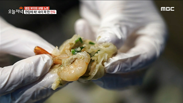 한입에 쏙! DJ 오빠의 육즙 가득~ '만두 삼총사'