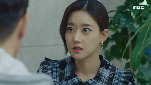 "내용물이 바뀌었다고 해서요"…재민(차서원) 몰래 유전자 시료를 바꿔치기하는 재경(오승아)