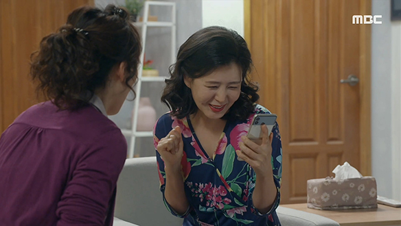 "돈 들어왔어, 돈!"…빚을 갚아주는 조건으로 달봉(이호성)과 결혼하게 된 경이(이칸희)