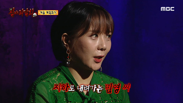 겨울 계절학기 ① 긴 통로 끝에 위치한 사물함 클립 이미지