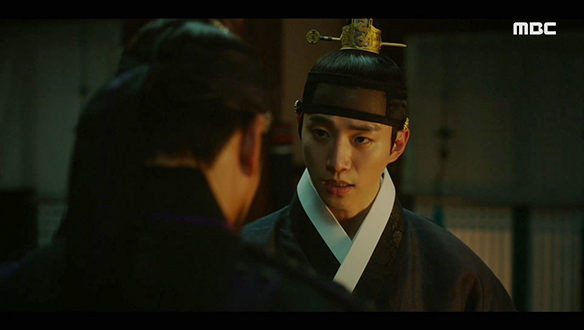 "여인의 마음을 잘 아는가?"…내금위장(오대환)에게 조언을 구하는 이산(이준호)