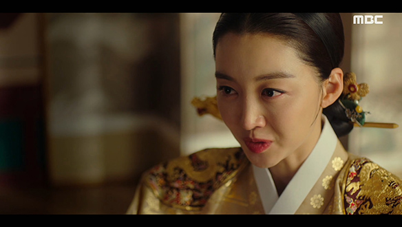 "왕실의 웃전인 이 대비의 일입니다"…정순왕후(장희진)는 이산(이준호)에게 간택령을 내리고...