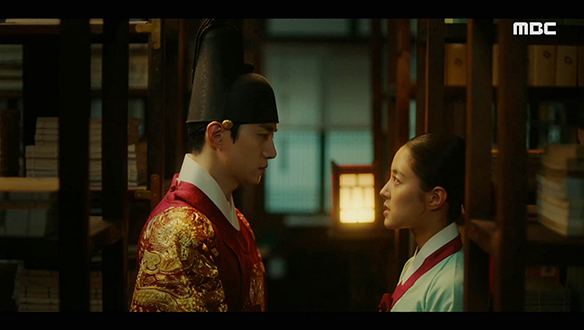 "제 것이 전부 사라지옵니다"…이산(이준호)에게 후궁이 되고 싶지 않은 이유를 털어놓는 덕임(이세영)