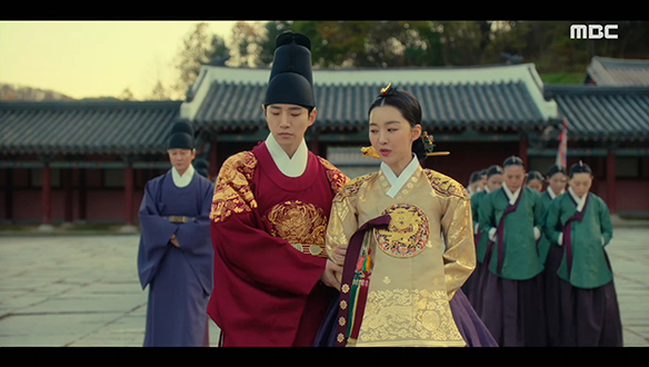 "이제는 임금이시니 욕심을 좀 부리셔도 됩니다"…이산(이준호)의 앞날에 참견하는 정순왕후(장희진)