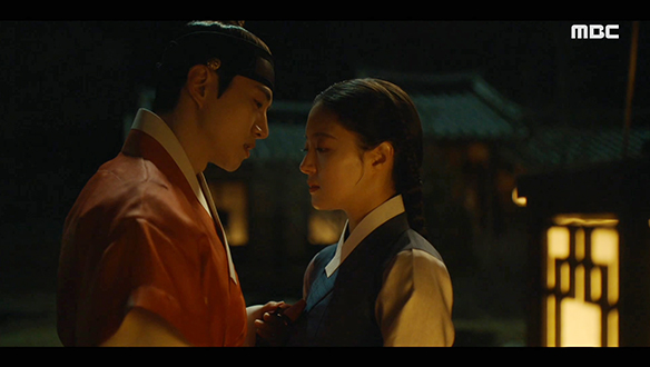 "네 옷고름이라도 풀어야겠구나"…이산(이준호)과 덕임(이세영)의 관계는 시간이 흘러도 아물지 않는데...