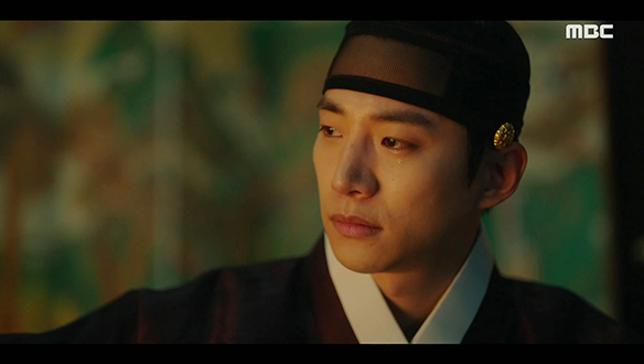 '그를 죽인 것은 결국 내가 아닌가'…덕로(강훈)가 죽기 전에 남긴 서찰을 열어본 이산(이준호)