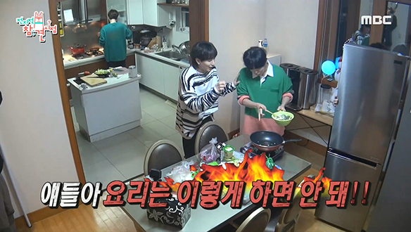 전문가(?) 시점으로 주방을 지배하는 요리 연구가 이특 클립 이미지