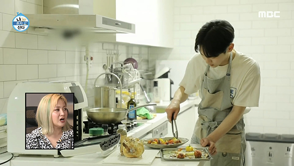 손님 올 타이밍 맞춰 스페셜 요리 준비하는 키 주부! 클립 이미지