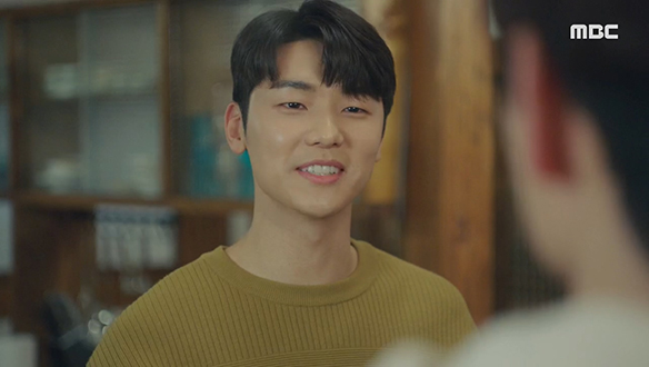 "작가님 되게 재밌으신 분이구나"…주인(나나) 앞에서 신경전 벌이는 유진(강민혁)과 비수(이민기) 클립 이미지