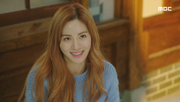 "잘 쓸 줄 알았어요"…비수(이민기)가 쓴 대본이 썩 맘에 든 주인(나나) 클립 이미지