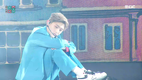 윤지성 - LOVE SONG (Yoon Jisung - LOVE SONG) 클립 이미지