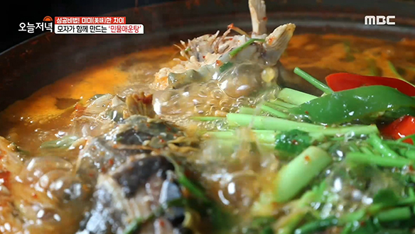 시원한 국물에 오동통한 속살이 일품! '민물매운탕' 클립 이미지