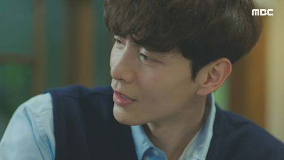 "내 인생의 주인님을 만났으니까." 서로의 휴대폰에 저장한 이름을 확인하는 비수(이민기)와 주인(나나) 클립 이미지