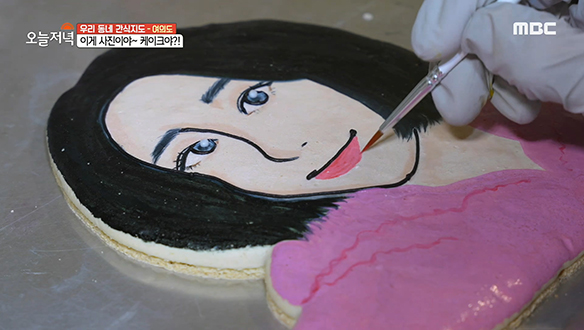 절대 잊을 수 없는 단 하나뿐인 케이크♥ '얼굴 마카롱 케이크' 클립 이미지