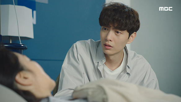 "기적이란 말이 왜 있겠어"…비수(이민기)는 항암치료 거부하는 해진(이휘향)을 설득해 보는데... 클립 이미지