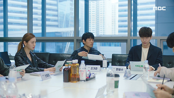 "틀렸어요"…대본 리딩 중에 충돌하는 주인(나나)과 비수(이민기)