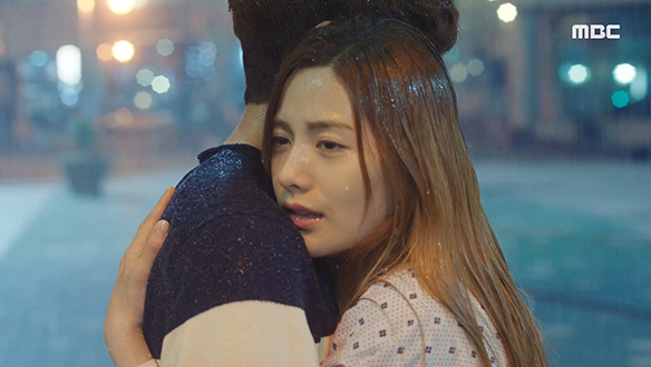 "나 절대 안 놓을 거야"…비수(이민기)를 향한 주인(나나)의 애틋한 마음