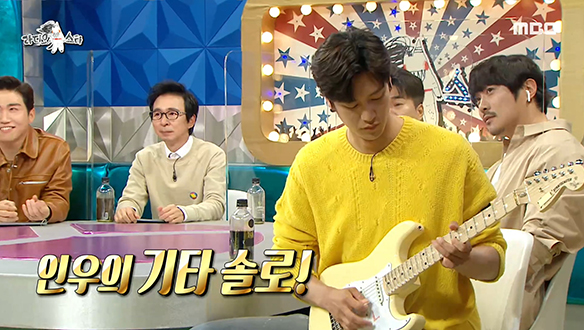 취미로 기타 독학 중인 나인우의 'Hotel Californina' 연주♪